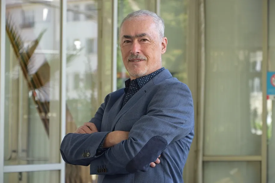 Dr. Renato Chacón
