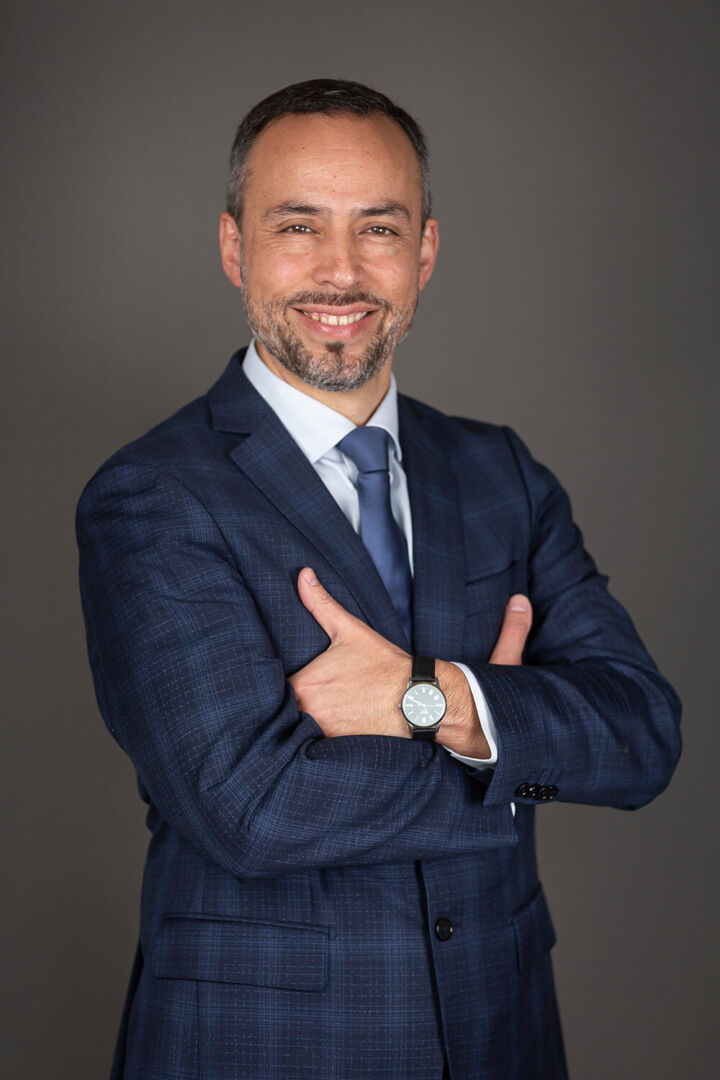 Dr. Ernesto Vega Asún, Decano Facultad de Medicina y Salud